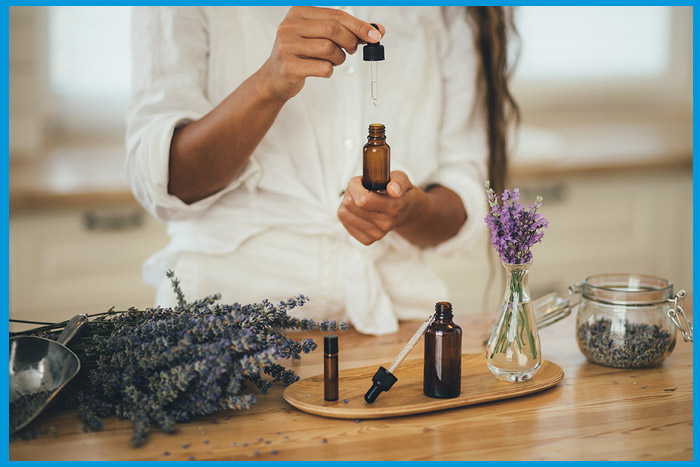 Préparation d'huile essentielle de lavande pour traiter les punaises de