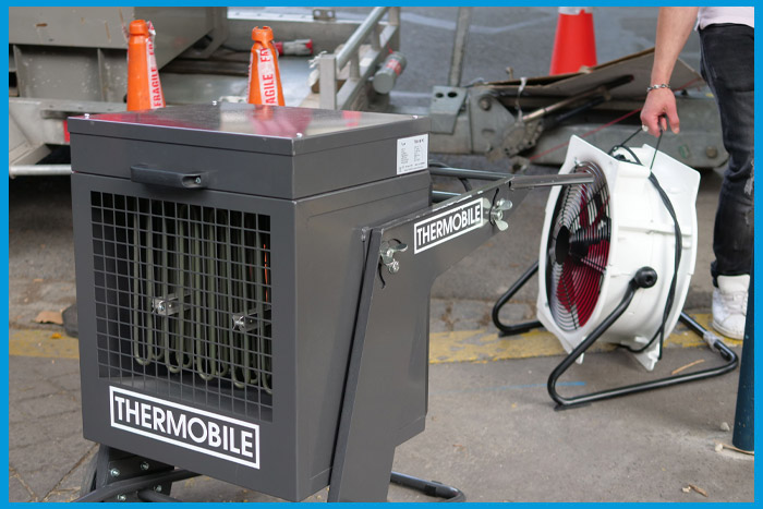 Canon à chaleur utilisé pour un traitement thermique contre les punaises de lit